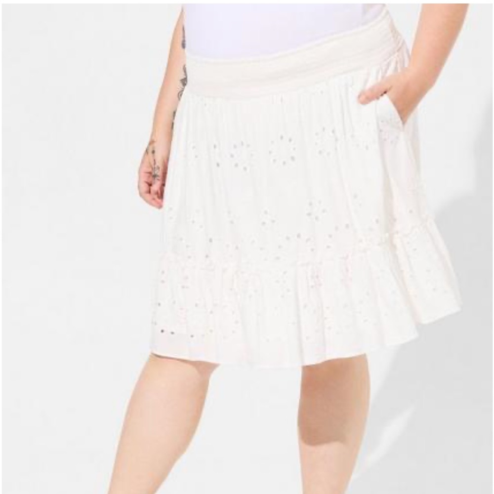 Torrid White Mini Challis Tiered Skater Skirt NWT - Picture 3 of 7